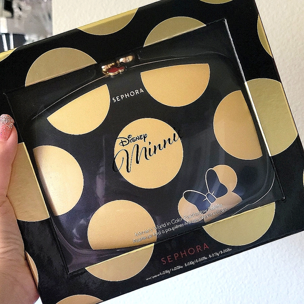 DISNEY + Sephora Minnie's World in Color Eyeshadow Palette - limited edition